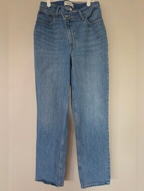 Abercrombie & Fitch Women's The 90's Straight High Rise Curve Love Jeans